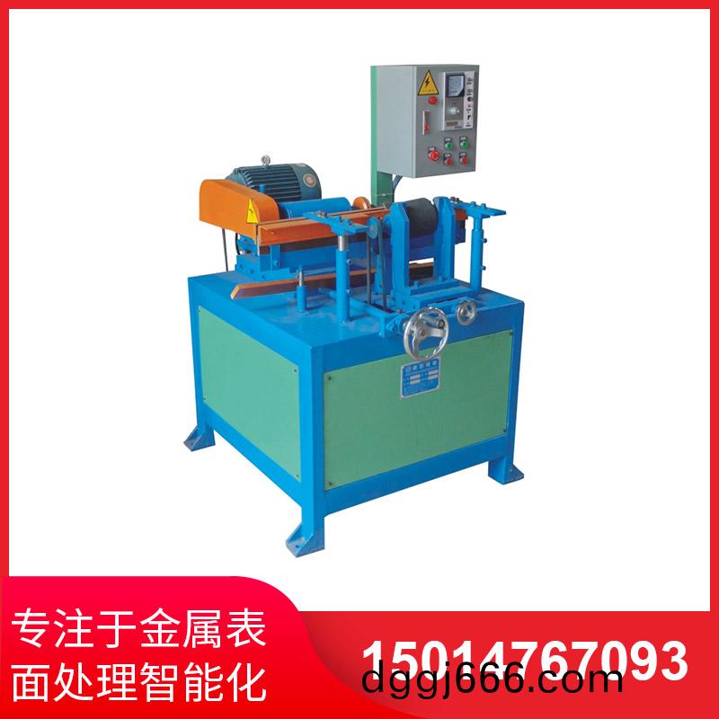 小(xiao)型圓(yuan)筦(guan)抛光(guang)機(ji)實際撡(cao)作非(fei)常(chang)簡(jian)單